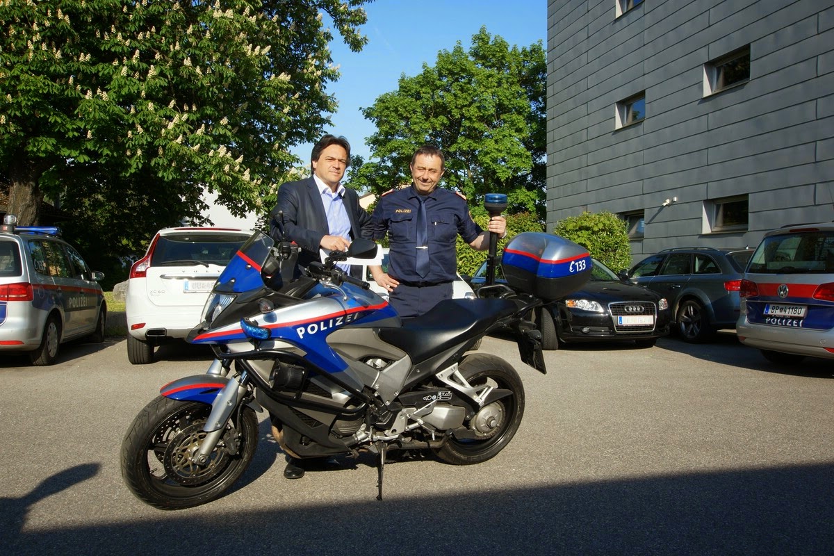 O Fotomagazin / AAB Leonding zu Besuch bei der Polizeiinspektion Leonding - 2014